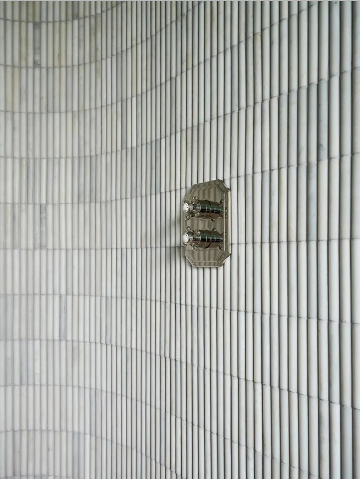 Kit Kat Kreta Bull Nose Bianco Carrara