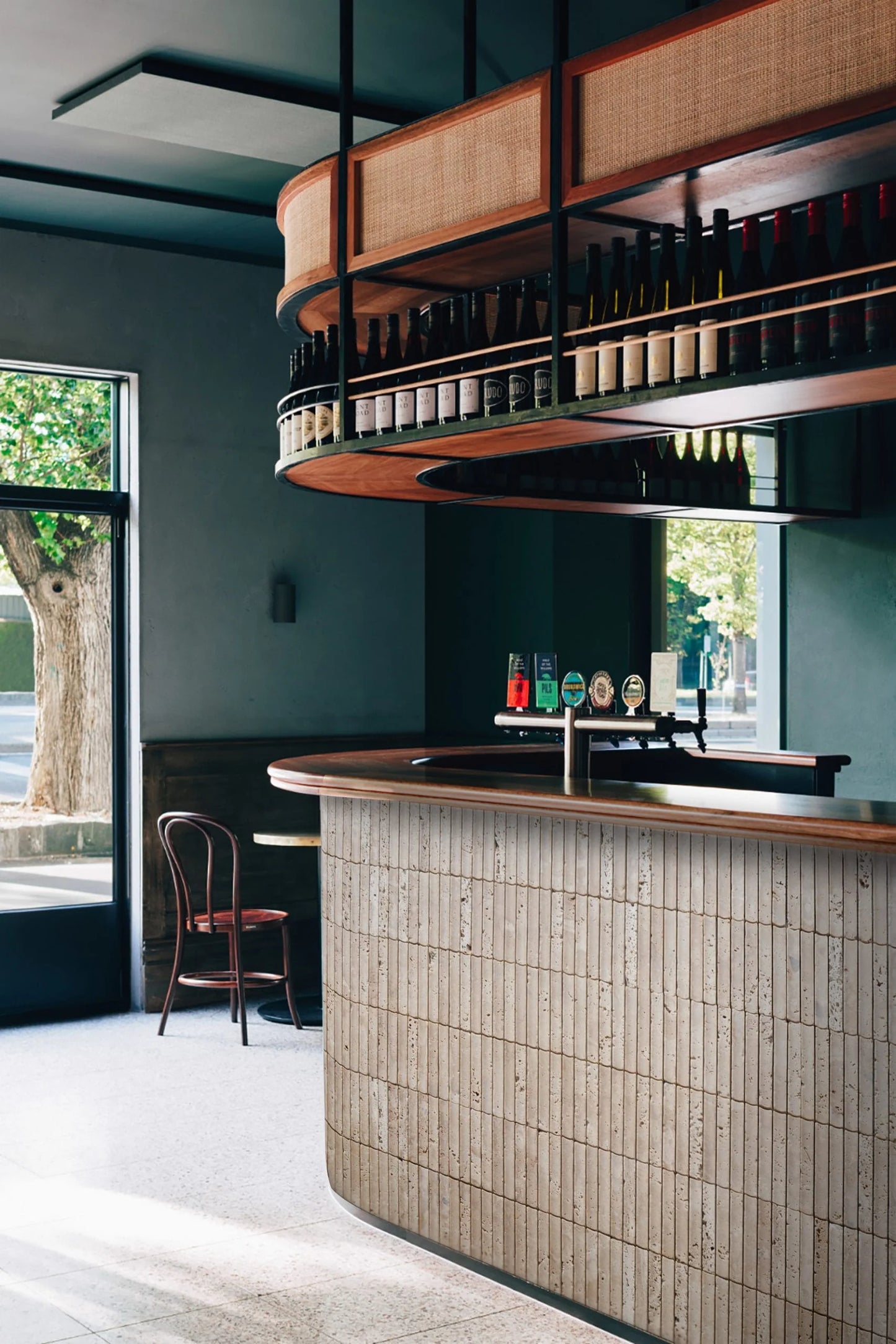 Kit Kat Conclave Travertin