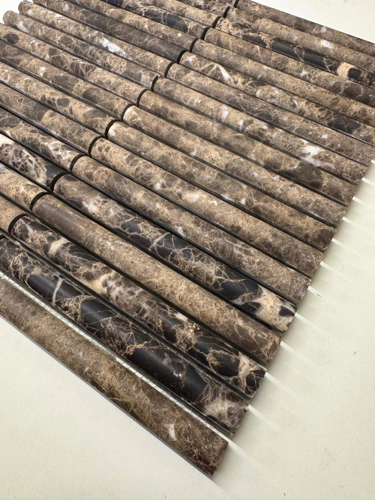 Kit Kat Marron Emperador Bull Nose